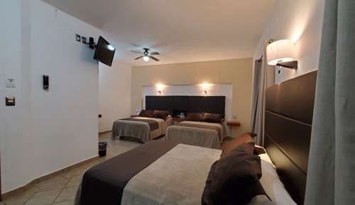 Family Room, Multiple Beds