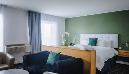 Suite, 1 King Bed, Sea View (Pavillon Acadie | Panorama)