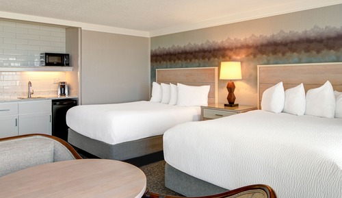 Traditional 2 Queen Beds (No Pets Allowed)