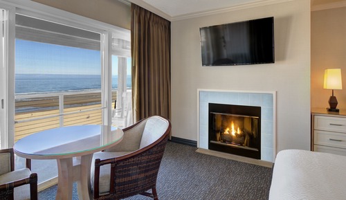 OCEANFRONT QUEEN PET FRIENDLY