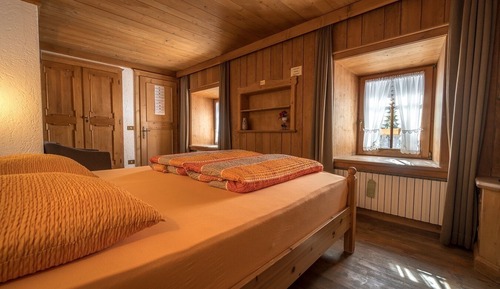 Suite, Jetted Tub