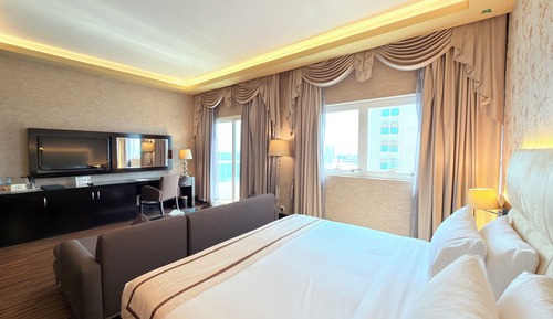 Superior Room, 1 King Bed, Balcony