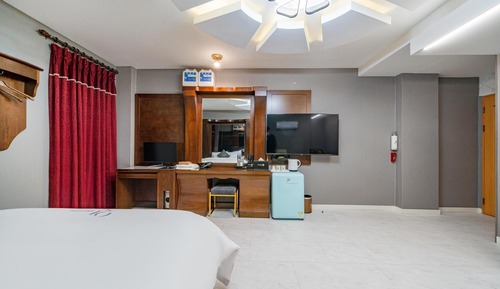 Room (Deluxe (with styler massage chair dis)