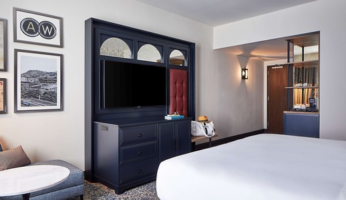 Room, 1 King Bed, Accessible (Hearing, 3X3 Shower)