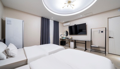 Superior Twin Room (2 Super Single Beds)