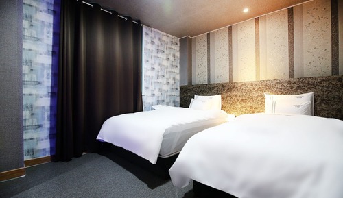 Room (Large room (bed))