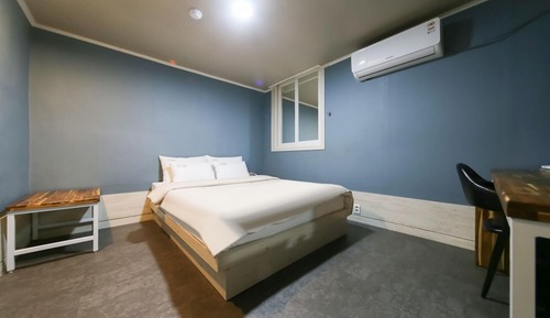 Room (Cost-effective single room (highly re)