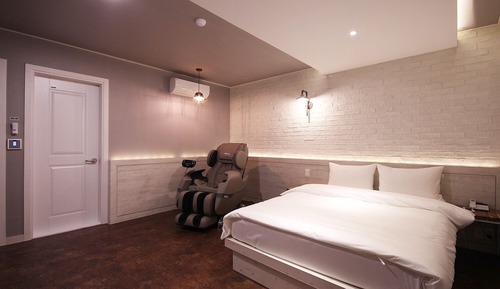 Room (VIP B-Massage Chair)