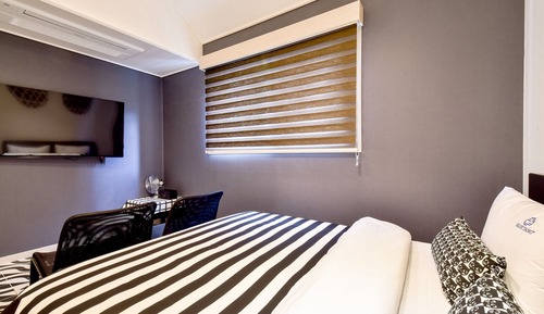 Room (Standard (B Netflix available))