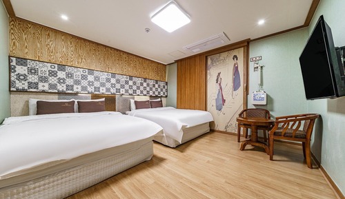 Room (Twin rooms (Netflix available non-fac)