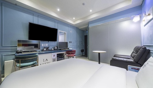 Room (Deluxe Couple PC (High Performing Gam)