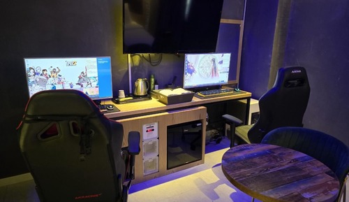 Room (High Performing Couple PC room (Netfl)