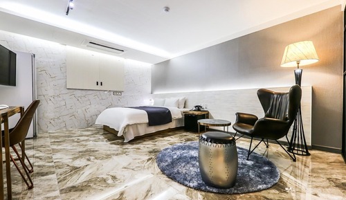 Room (Standard (Additional charges incurred)