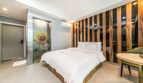 Room (Standard A (Lake View))