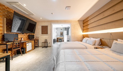 Room (Suite room (70-inch TV styler air pur)