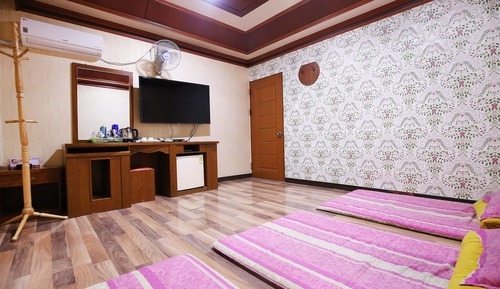Room (Ondol Room)