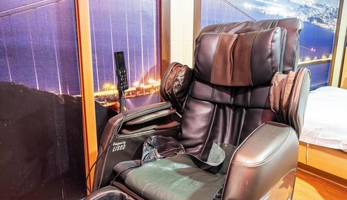 Room (Deluxe Taxi (Netflix massage machine )