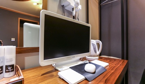 Room (Twin (Netflix Available Hotel Inquiry)