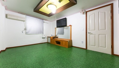 Room (Ondol Room)