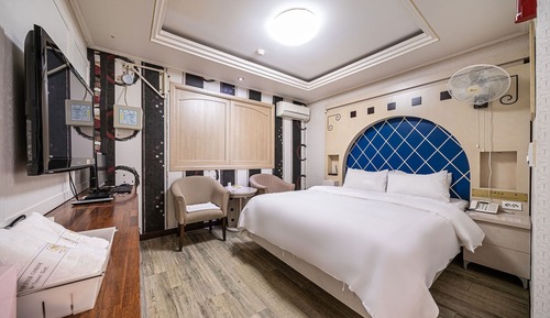 Room (Standard Room B)