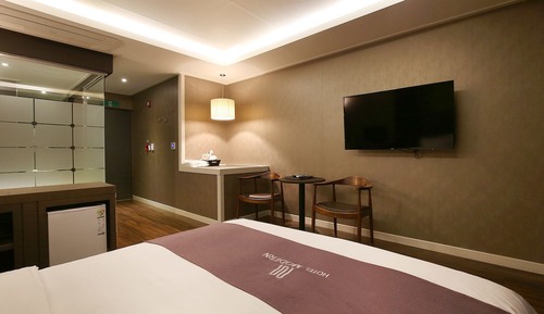 Room (Drive-in (king size bed + whirlpool +)