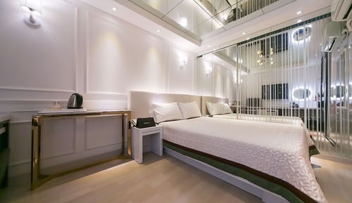 Room (Business room-small room (Netflix ava)