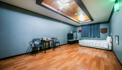 Room (Large Ondol room)