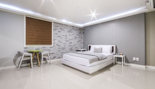 Room (Standard Room (Netflix Available Chec)