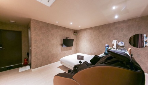 Room (Massage chair room)