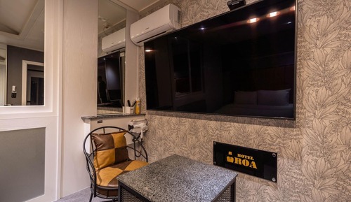 Room (Deluxe 2PC (75" TV 3060 graphics 2pc )