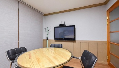 Room (Rose)