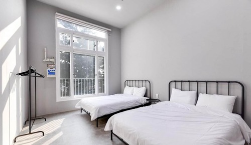 Room (8-person two-room No 305)