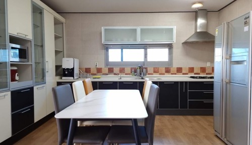 Room (35 pyeong Special Room (2F Ocean View)