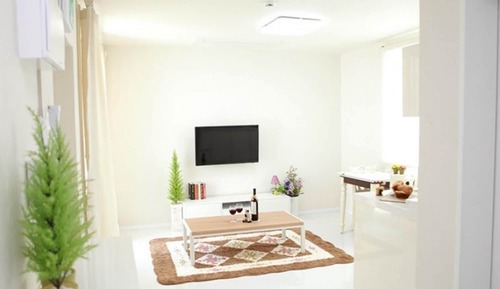 Room (Eduardo Manet)