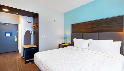 Room, 1 King Bed, Accessible (Hearing)