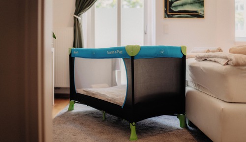 *Charming* 2-Room Apartment with Kitchen and Balcony