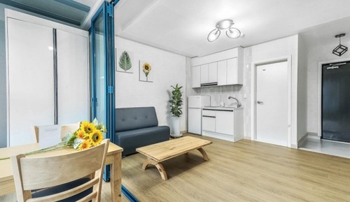 Room (Family Room (Ondol) Room 305 (Non-smo)