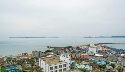 Room (Twin bed Daecheon Port view)