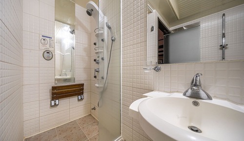 Room (Deluxe - Twin)