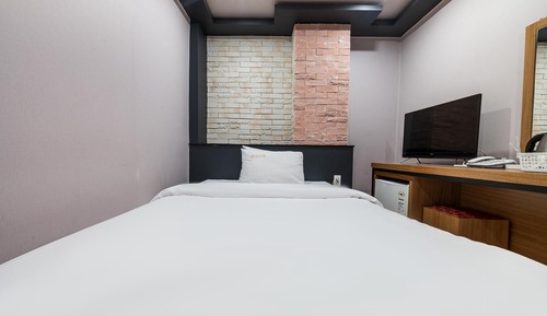 Room (Single (1 Person Room))