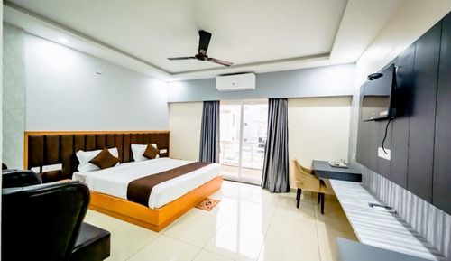 Deluxe Double Room, City View