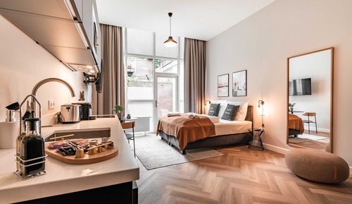 Suite L with terrace