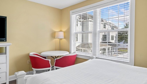 Room, 2 Queen Beds, Courtyard View