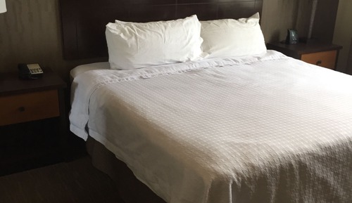 Suite, 1 King Bed, Accessible, Bathtub
