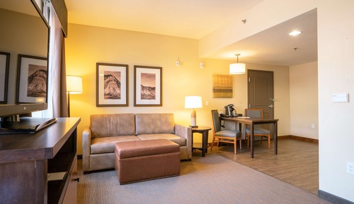 Studio, 1 King Bed, Accessible (Roll-in Shower)