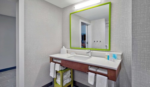 Room, 2 Queen Beds, Accessible, Bathtub