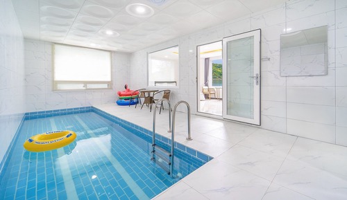 Basic Room, 1 Bedroom (301 (Poolvilla / River view))