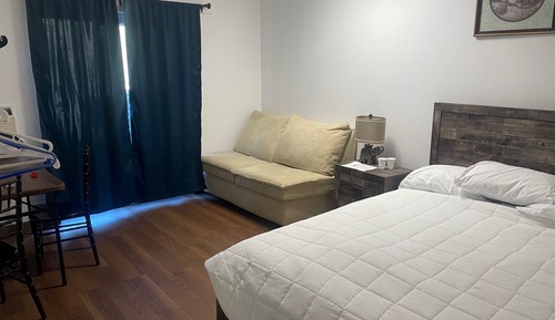 Traditional Single Room, 1 Queen Bed