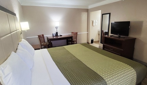 Basic Room, 1 King Bed, Non Smoking