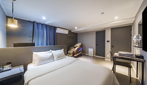 Room (VVIP room (65 TV + air purifier + Bod)